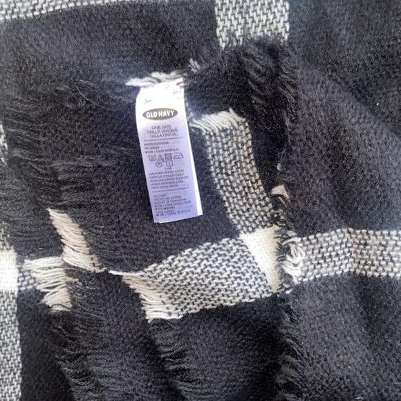 NWOT! Old Navy Plaid Blanket Scarf! - Picture 4 of 5